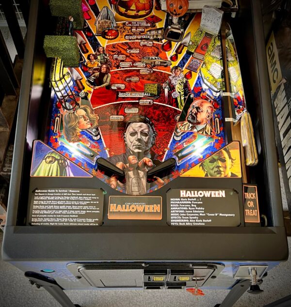 Halloween™ Standard Edition Pinball Machine by Stern