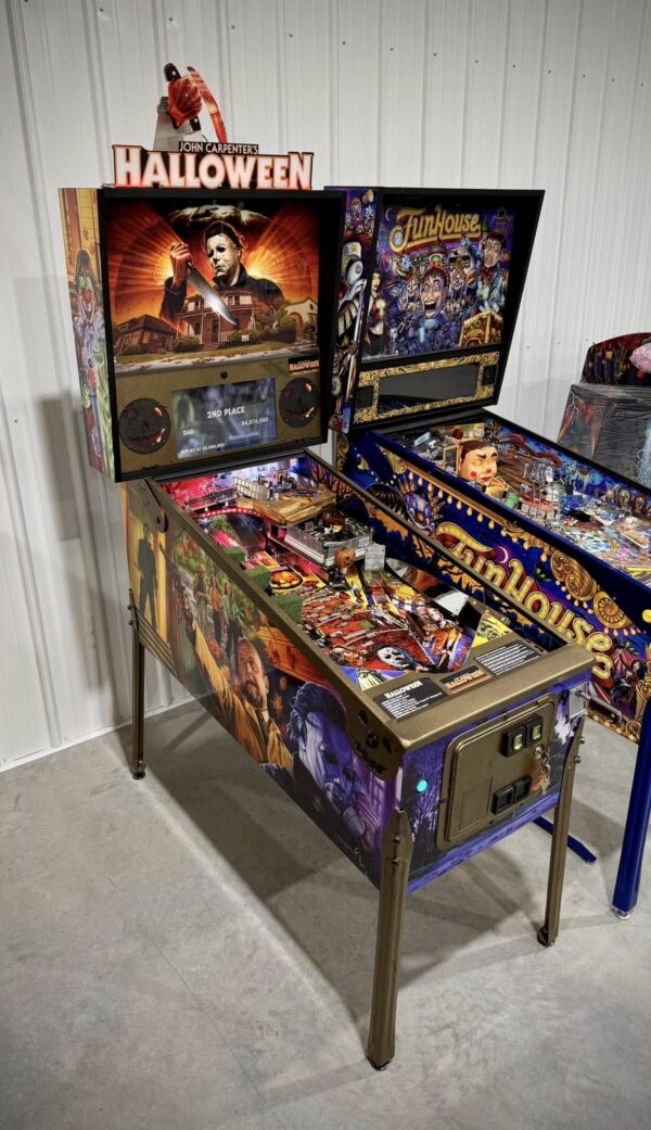 Halloween™ Collector’s Edition (CE) Pinball Machine by Stern